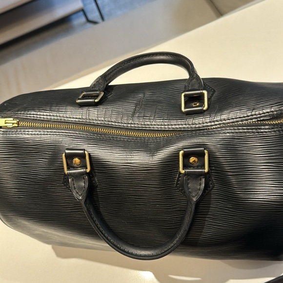 Louis Vuitton Épi Speedy 35 in Black - Picture 3 of 7